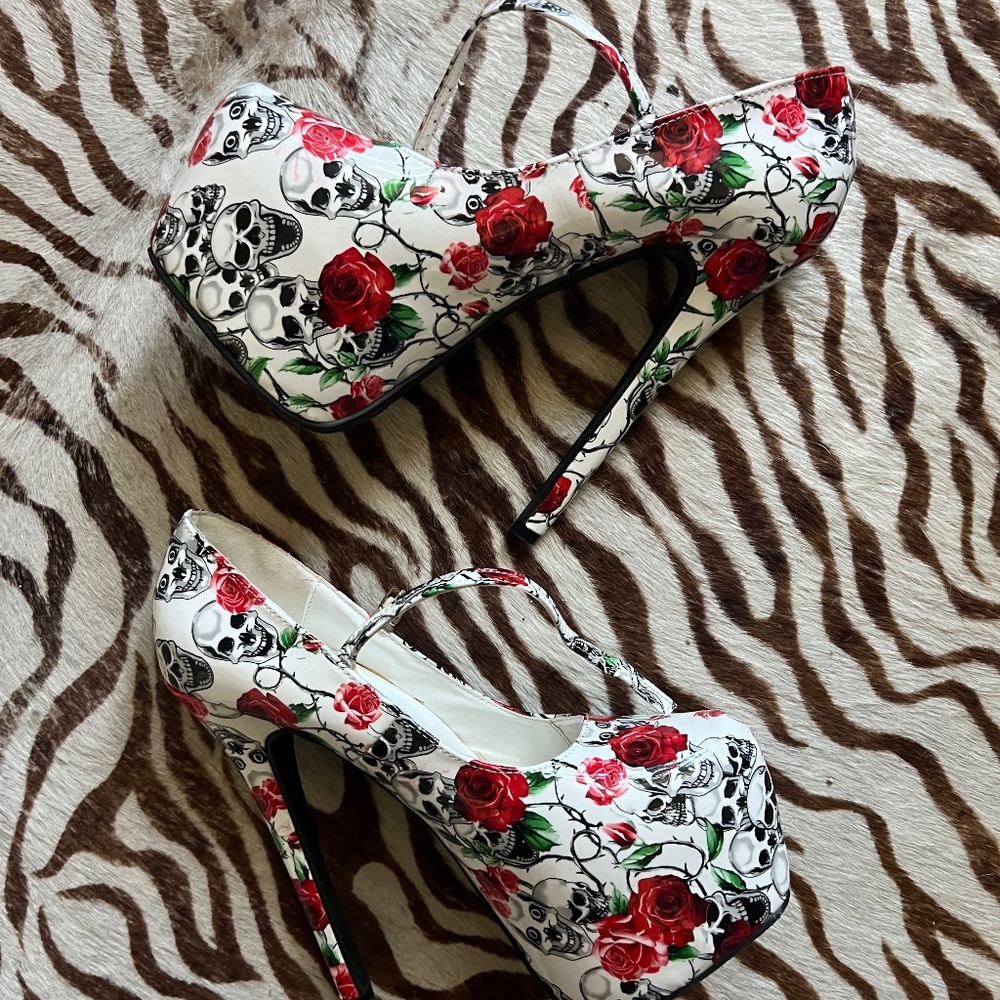 Ami clubwear skull and rose  platform heels size 9